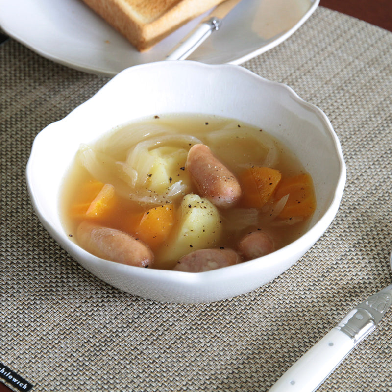 いつものスープがさらに美味しく楽しめる温かみのある器