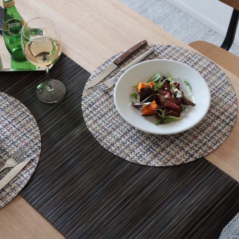 チルウィッチ ランチョンマット バスケットウィーブ ラウンド:テーブルランナーとの組み合わせ