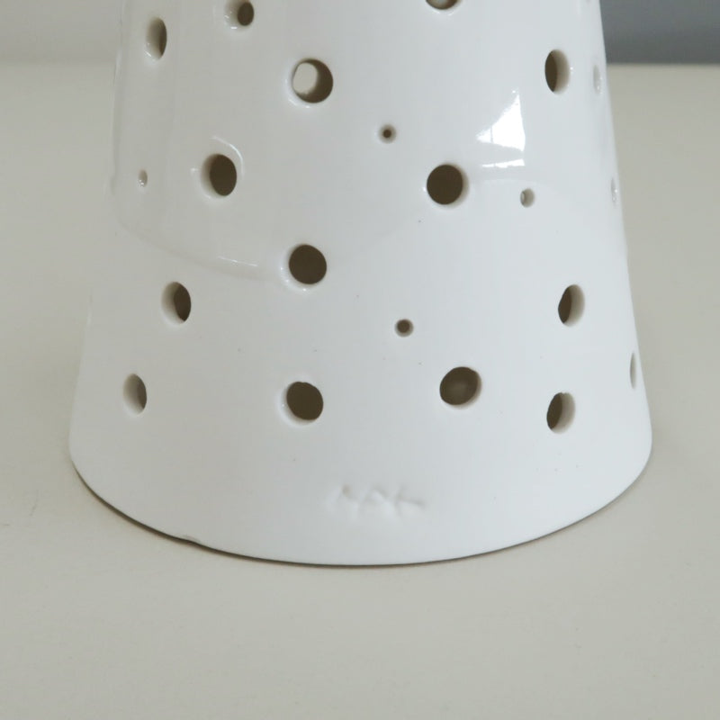 ケーラー ノビリ ティーライトキャンドルホルダー
スノーホワイト M 25.5cm