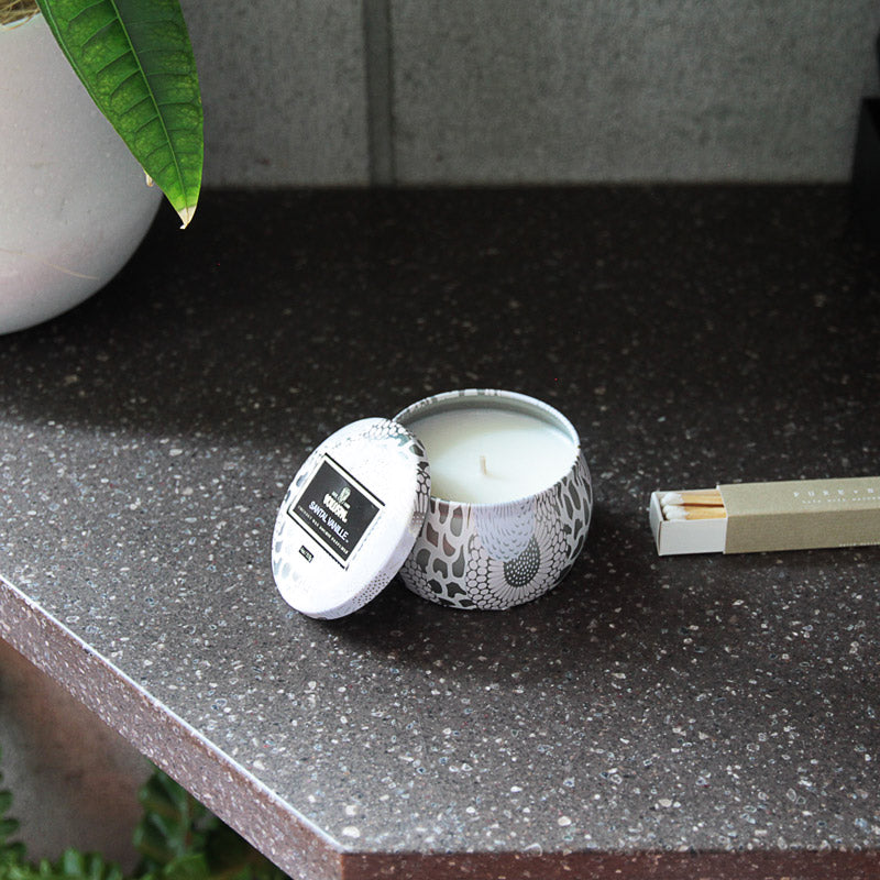 【在庫限り 40%OFF】 VOLUSPA ジャポニカ ティンキャンドル S サンタルバニラ