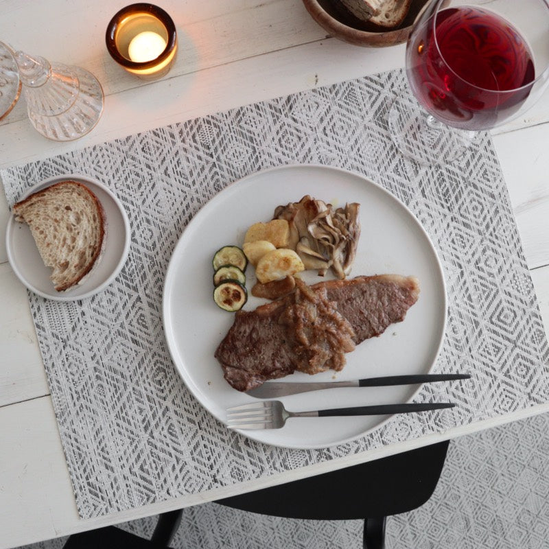 チルウィッチ モザイクで楽しむ、北欧モダンのディナーテーブル