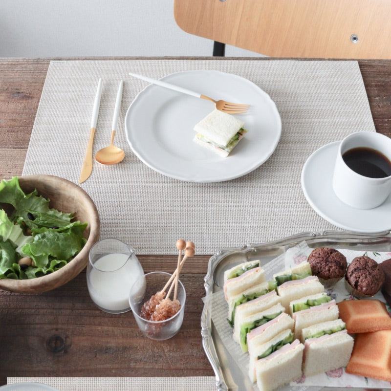 チルウィッチ ミニバスケットウィーブで楽しむ、きれいめナチュラルなおもてなしスタイル