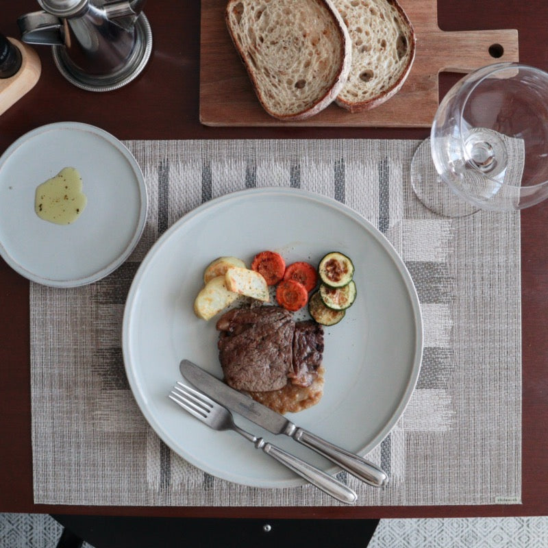 グレージュ×ヴィンテージライクで上品なディナーテーブル