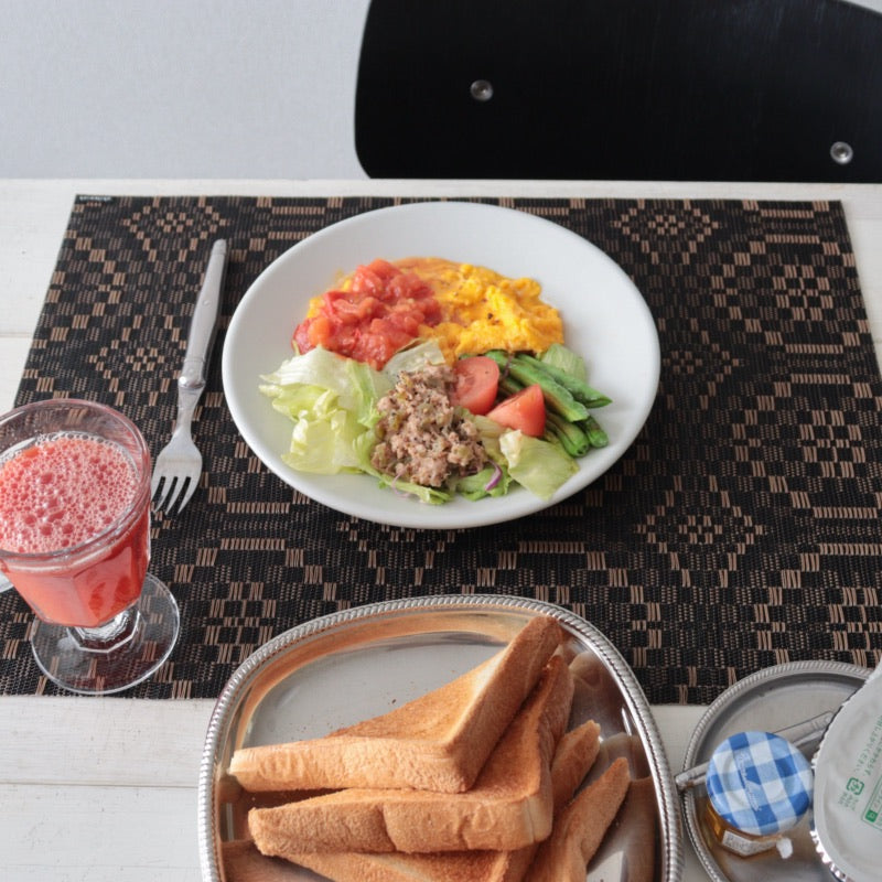 ホテルライクな朝食をヴィンテージモダンで心地よく