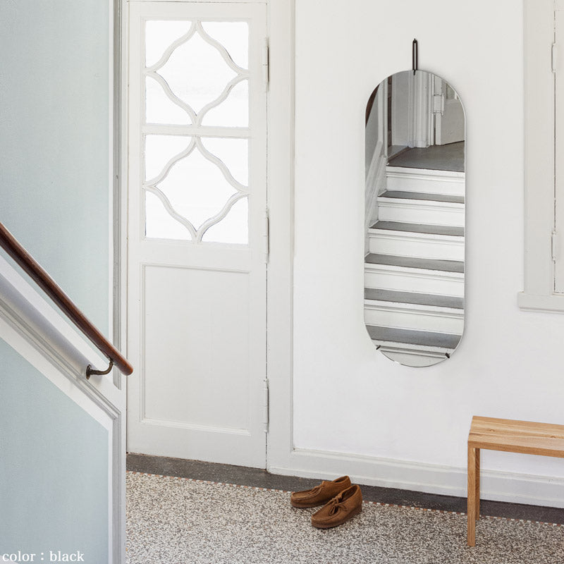 ムーべトール ウォールミラー 133cm ブラスおすすめは、ウォークインクローゼットの中と玄関