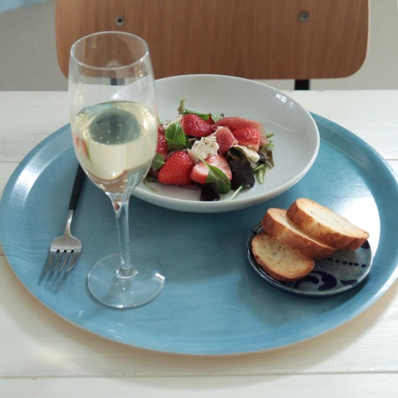 一人分の朝食や昼食をまとめて運べるトレー