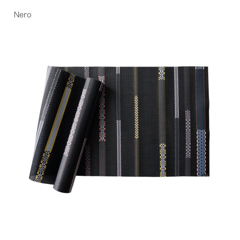 チルウィッチ Applique テーブルランナー Nero 商品単体