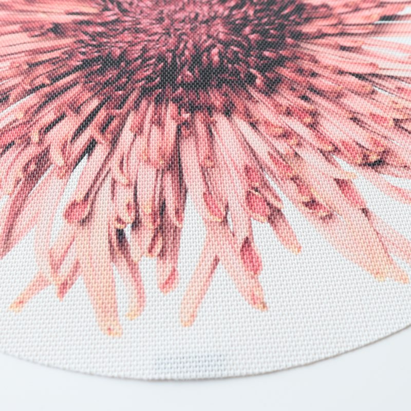 チルウィッチ Mums ラウンド Vermillionの花柄アップ