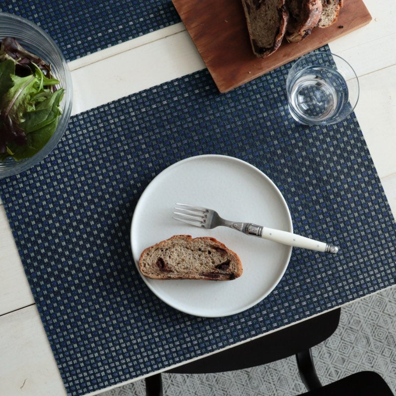 チルウィッチの2025年春夏の新柄パレード オーシャンを使用したテーブルコーディネート