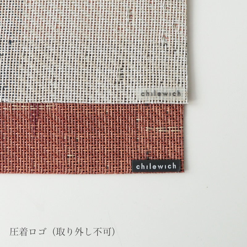 チルウィッチ スパーク ランチョンマットのブランドロゴとテクスチャ
