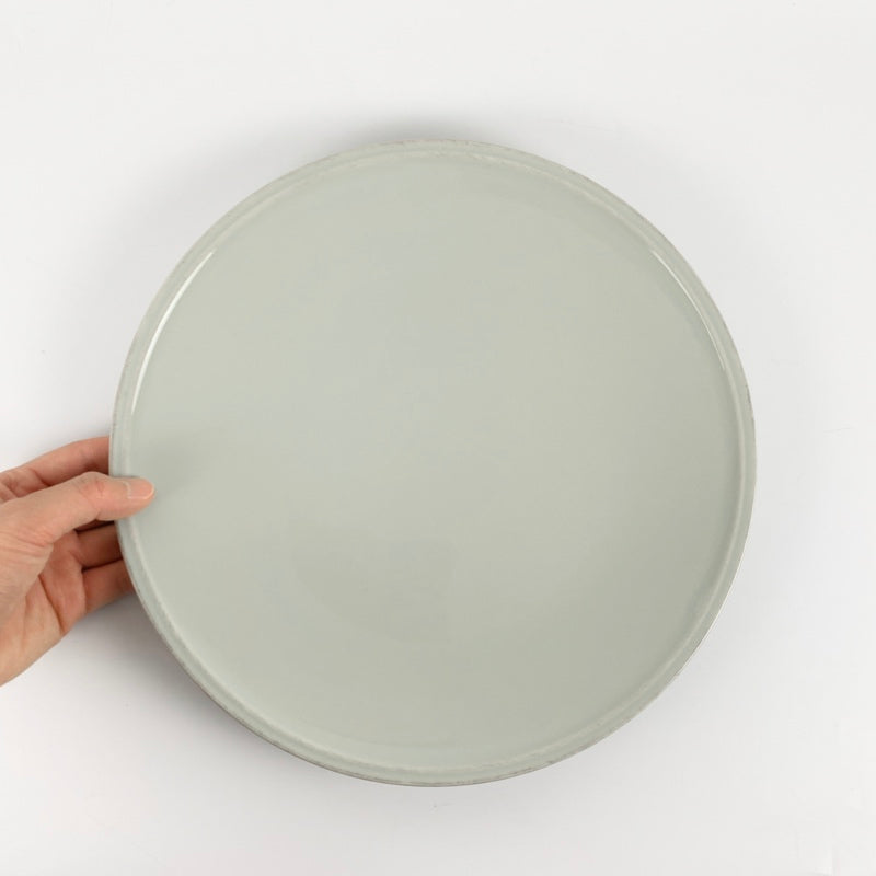 さりげなくオシャレなグレーのお皿コスタノバ フリッソ グレー ディナープレート 28cm