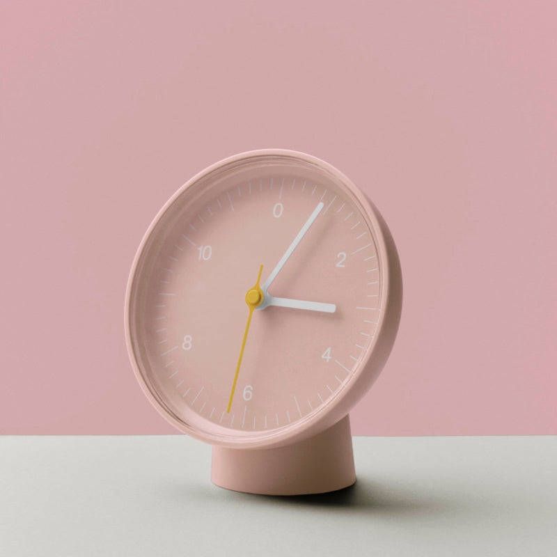 HAY TABLE CLOCK Pink 使用イメージ