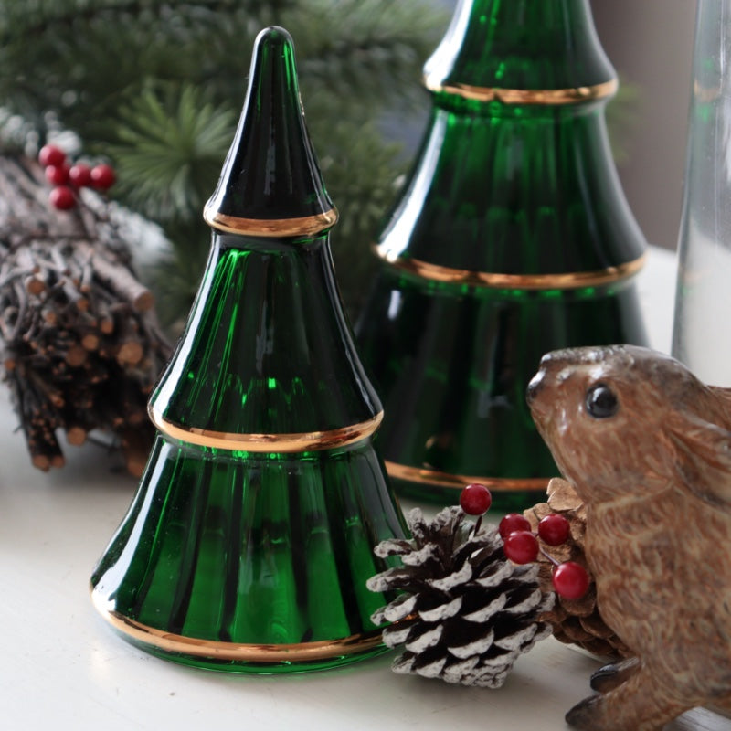 ホルムガード クリスマスツリー L グリーン/ゴールドを松ぼっくりと飾ったクリスマスディスプレイ