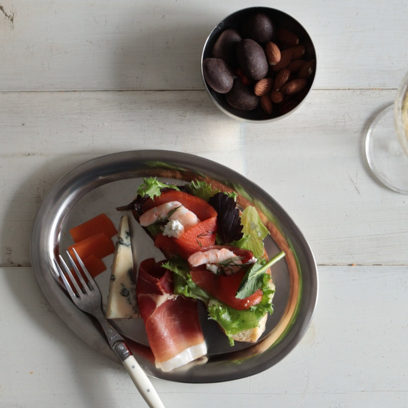 前菜を盛り付けてバル気分にMOTTA:オーバルトレイ