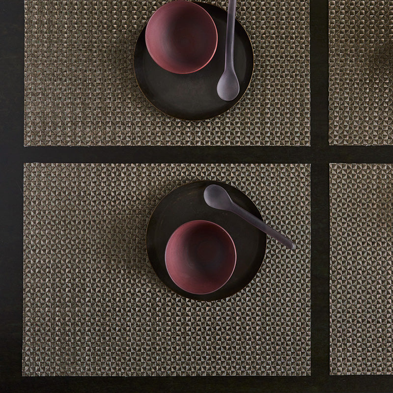 チルウィッチ Origami レクタングル Cocoaを使った落ち着きのあるテーブルコーディネート